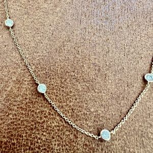 Great little necklace with shiny little stones